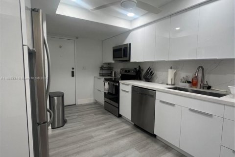 Condominio en venta en Lauderdale-by-the-Sea, Florida, 2 dormitorios, 163.51 m2 № 1786955 - foto 2