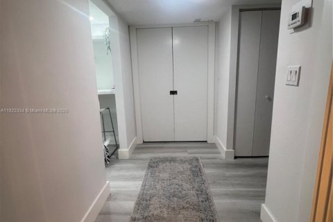 Condominio en venta en Lauderdale-by-the-Sea, Florida, 2 dormitorios, 163.51 m2 № 1786955 - foto 1