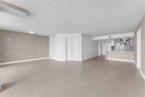 Copropriété à louer à Miami Beach, Floride: 2 chambres, 135.92 m2 № 1990722 - photo 10