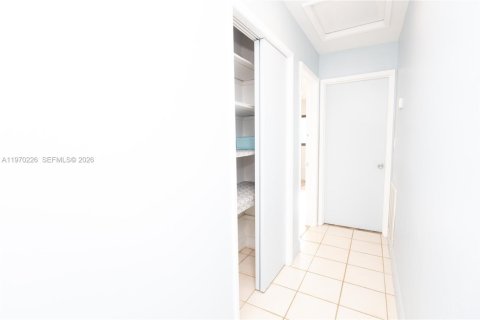 Casa en alquiler en Fort Lauderdale, Florida, 3 dormitorios, 160.44 m2 № 2031036 - foto 17