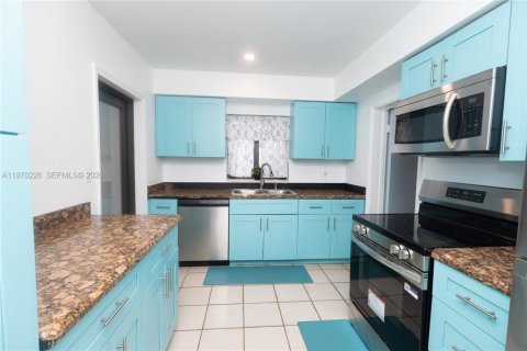 Casa en alquiler en Fort Lauderdale, Florida, 3 dormitorios, 160.44 m2 № 2031036 - foto 6