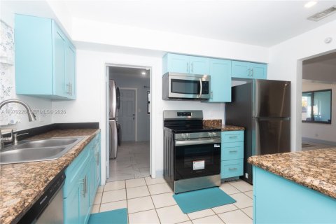 Casa en alquiler en Fort Lauderdale, Florida, 3 dormitorios, 160.44 m2 № 2031036 - foto 7