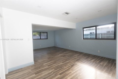 Casa en alquiler en Fort Lauderdale, Florida, 3 dormitorios, 160.44 m2 № 2031036 - foto 11