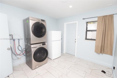 Casa en alquiler en Fort Lauderdale, Florida, 3 dormitorios, 160.44 m2 № 2031036 - foto 20