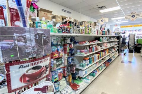 Commercial property in Hialeah, Florida № 1764692 - photo 25