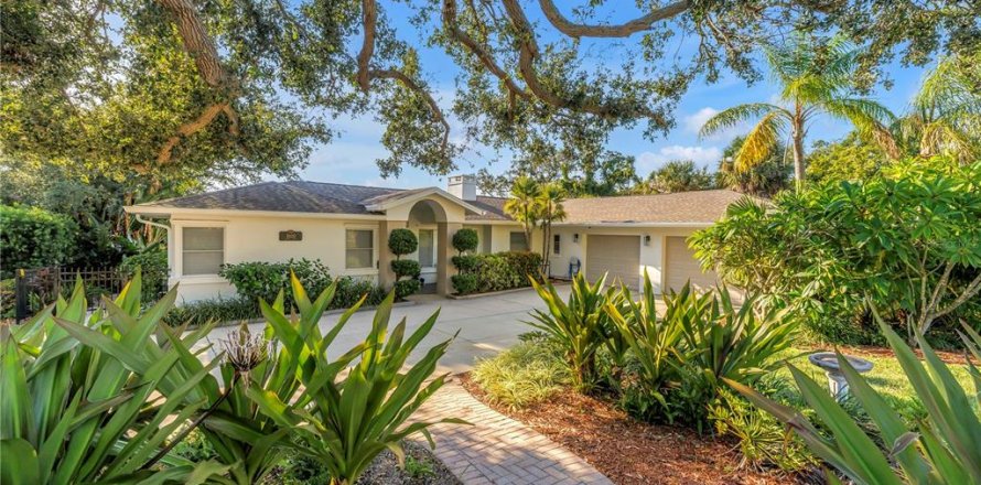 House in Clearwater, Florida 3 bedrooms, 221.2 sq.m. № 1914949