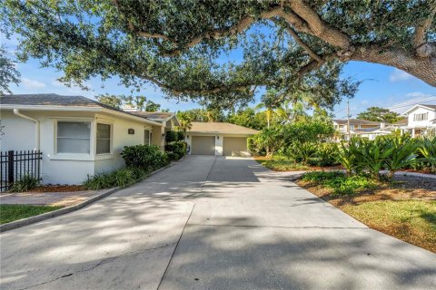 House in Clearwater, Florida 3 bedrooms, 221.2 sq.m. № 1914949 - photo 15