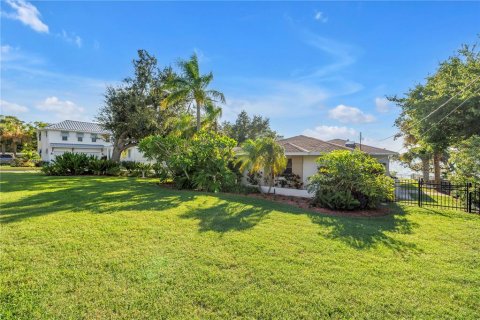 House in Clearwater, Florida 3 bedrooms, 221.2 sq.m. № 1914949 - photo 12