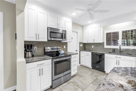 House in Clearwater, Florida 3 bedrooms, 221.2 sq.m. № 1914949 - photo 29