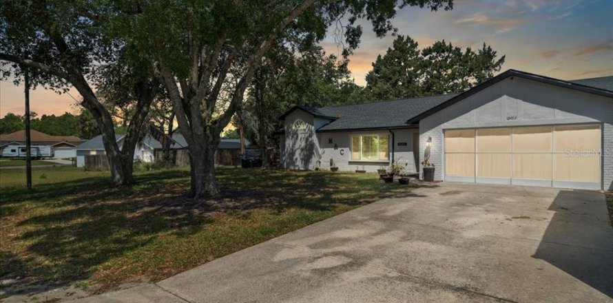 Casa en Spring Hill, Florida 4 dormitorios, 187.57 m2 № 1681913