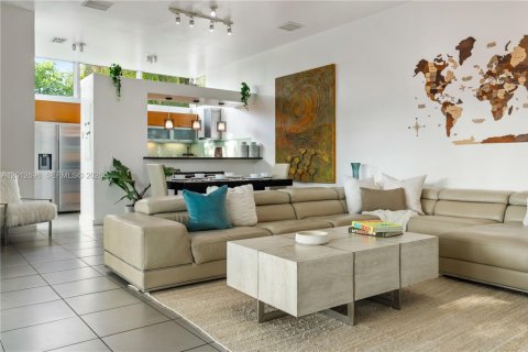 Villa ou maison à louer à Miami, Floride: 4 chambres, 192.77 m2 № 2084827 - photo 5
