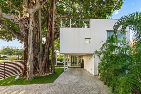 Villa ou maison à louer à Miami, Floride: 4 chambres, 192.77 m2 № 2084827 - photo 2