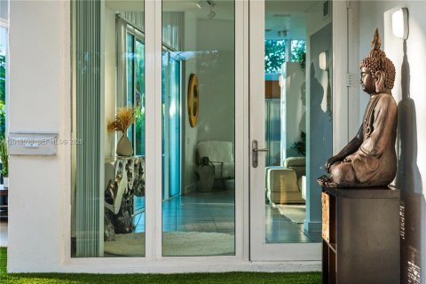 Villa ou maison à louer à Miami, Floride: 4 chambres, 192.77 m2 № 2084827 - photo 3