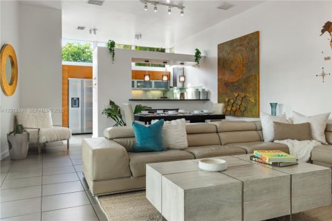 Villa ou maison à louer à Miami, Floride: 4 chambres, 192.77 m2 № 2084827 - photo 6