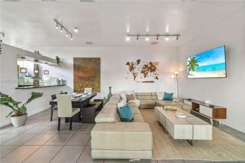 Villa ou maison à louer à Miami, Floride: 4 chambres, 192.77 m2 № 2084827 - photo 4