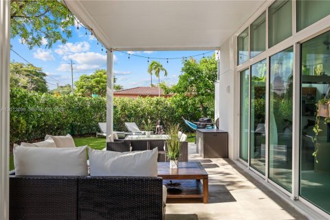 Villa ou maison à louer à Miami, Floride: 4 chambres, 192.77 m2 № 2084827 - photo 20