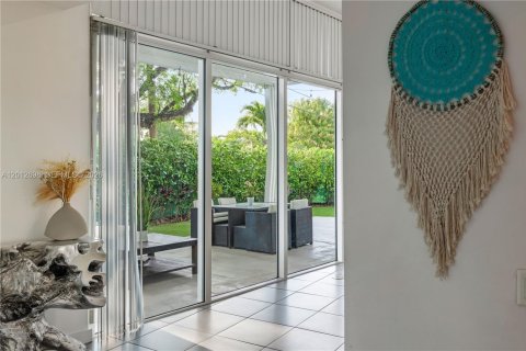 Villa ou maison à louer à Miami, Floride: 4 chambres, 192.77 m2 № 2084827 - photo 17