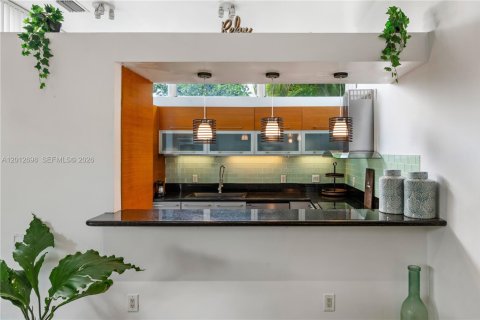 Villa ou maison à louer à Miami, Floride: 4 chambres, 192.77 m2 № 2084827 - photo 10