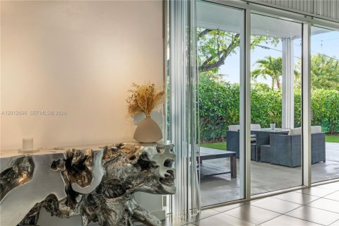 Villa ou maison à louer à Miami, Floride: 4 chambres, 192.77 m2 № 2084827 - photo 18
