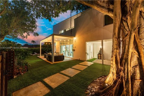 Villa ou maison à louer à Miami, Floride: 4 chambres, 192.77 m2 № 2084827 - photo 28