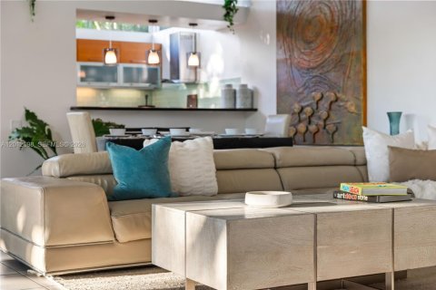 Villa ou maison à louer à Miami, Floride: 4 chambres, 192.77 m2 № 2084827 - photo 8