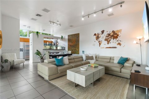 Villa ou maison à louer à Miami, Floride: 4 chambres, 192.77 m2 № 2084827 - photo 14
