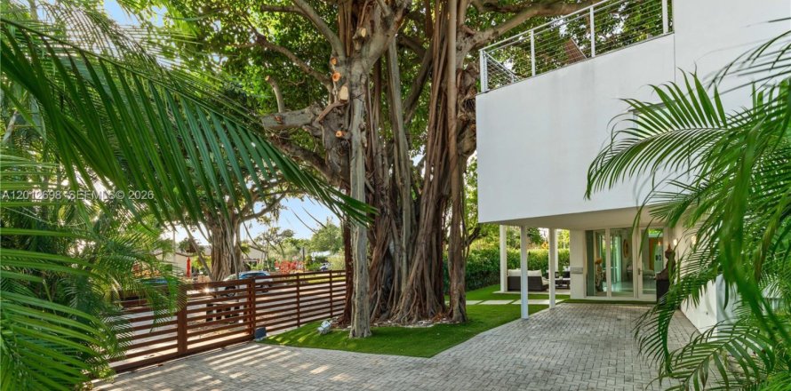 Villa ou maison à Miami, Floride 4 chambres, 192.77 m2 № 2084827
