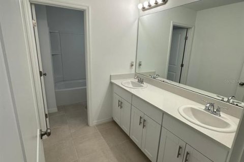Снять в аренду виллу или дом в Дэвенпорт, Флорида 5 спален, 220.27м2, № 1844602 - фото 8