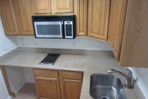 Снять в аренду кондоминиум в Майами, Флорида 37.16м2, № 1951636 - фото 11