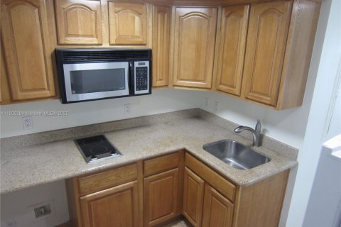 Снять в аренду кондоминиум в Майами, Флорида 37.16м2, № 1951636 - фото 10