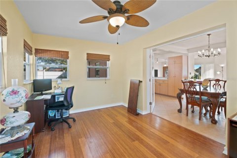 House in Saint Petersburg, Florida 2 bedrooms, 97.27 sq.m. № 1579179 - photo 10