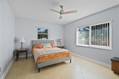 House in Saint Petersburg, Florida 2 bedrooms, 97.27 sq.m. № 1579179 - photo 16