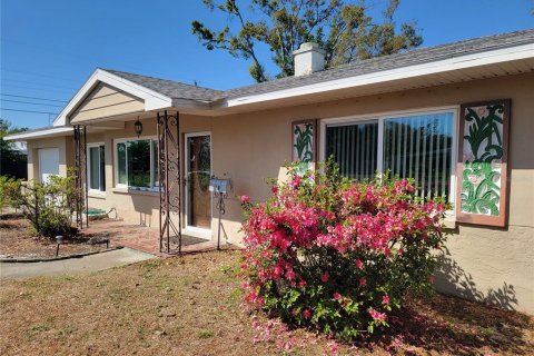 House in Saint Petersburg, Florida 2 bedrooms, 97.27 sq.m. № 1579179 - photo 2