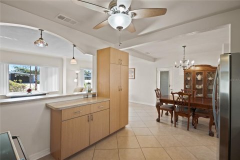 House in Saint Petersburg, Florida 2 bedrooms, 97.27 sq.m. № 1579179 - photo 8