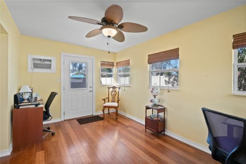 House in Saint Petersburg, Florida 2 bedrooms, 97.27 sq.m. № 1579179 - photo 11