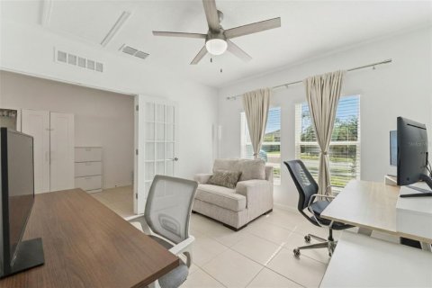 Купить виллу или дом в Гроувленд, Флорида 13 комнат, 217.48м2, № 2225383 - фото 4
