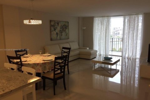 Снять в аренду кондоминиум в Холливуд, Флорида 2 спальни, 119.94м2, № 1959408 - фото 7