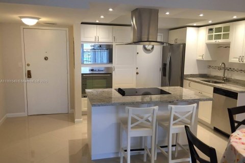 Снять в аренду кондоминиум в Холливуд, Флорида 2 спальни, 119.94м2, № 1959408 - фото 1