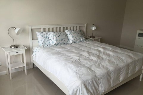 Снять в аренду кондоминиум в Холливуд, Флорида 2 спальни, 119.94м2, № 1959408 - фото 11