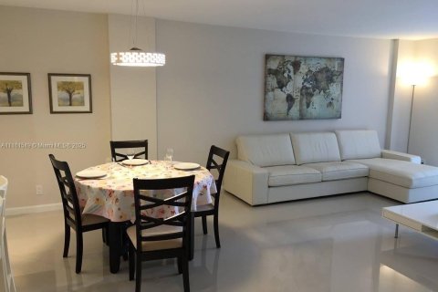 Снять в аренду кондоминиум в Холливуд, Флорида 2 спальни, 119.94м2, № 1959408 - фото 5