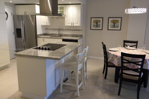 Снять в аренду кондоминиум в Холливуд, Флорида 2 спальни, 119.94м2, № 1959408 - фото 4