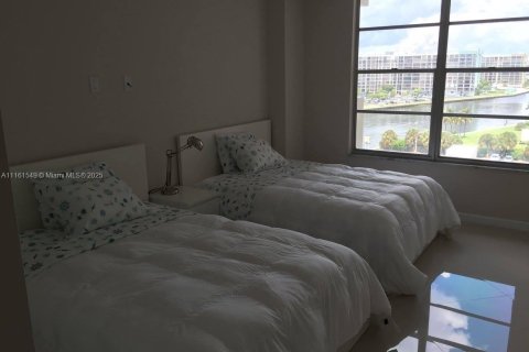 Снять в аренду кондоминиум в Холливуд, Флорида 2 спальни, 119.94м2, № 1959408 - фото 13