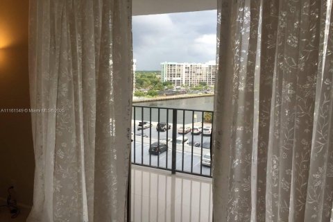 Снять в аренду кондоминиум в Холливуд, Флорида 2 спальни, 119.94м2, № 1959408 - фото 8