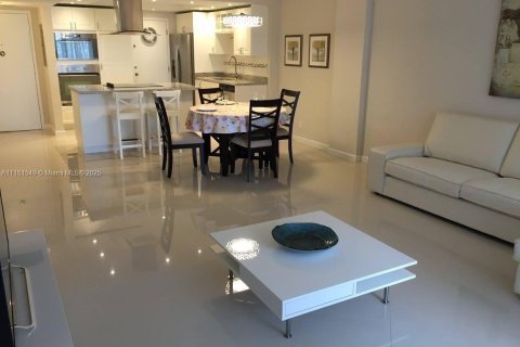 Снять в аренду кондоминиум в Холливуд, Флорида 2 спальни, 119.94м2, № 1959408 - фото 6