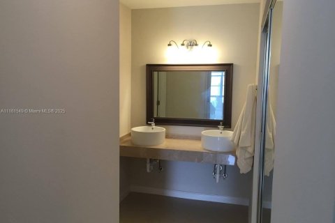 Снять в аренду кондоминиум в Холливуд, Флорида 2 спальни, 119.94м2, № 1959408 - фото 9