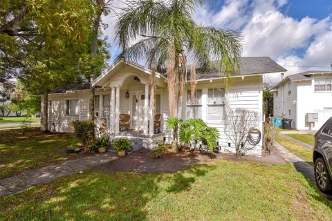 Commercial property in Orlando, Florida 6 bedrooms, 308.34 sq.m. № 2419176