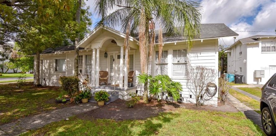 Commercial property in Orlando, Florida 6 bedrooms, 308.34 sq.m. № 2419176