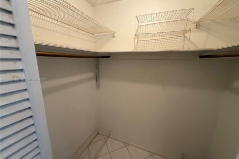 Condominio en venta en Hallandale Beach, Florida, 2 dormitorios, 95.41 m2 № 2056095 - foto 12