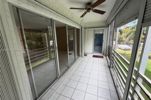 Condominio en venta en Hallandale Beach, Florida, 2 dormitorios, 95.41 m2 № 2056095 - foto 13