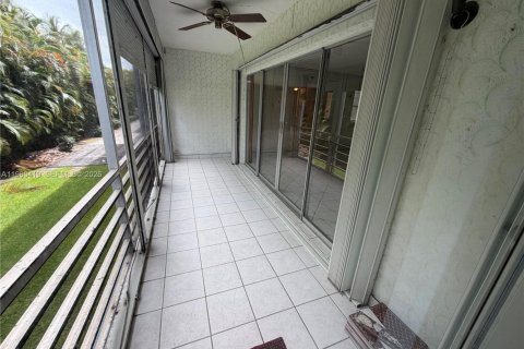 Condominio en venta en Hallandale Beach, Florida, 2 dormitorios, 95.41 m2 № 2056095 - foto 11